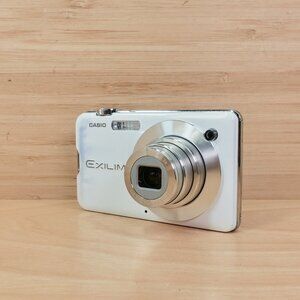 Vintage Casio Exilim EX-S10 / Digital Camera / 10.1MP Ultra Slim / Made in Japan